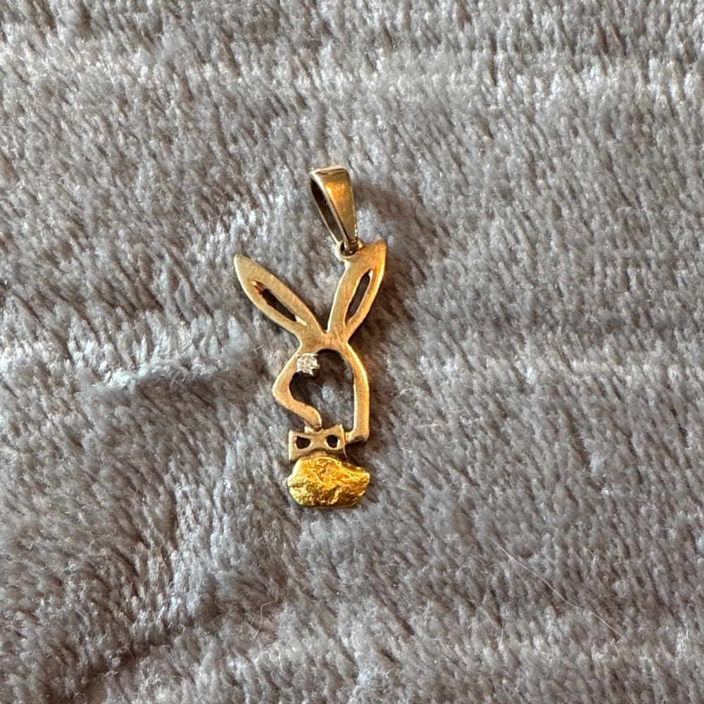 Yukon Gold Playboy Bunny Pendant
